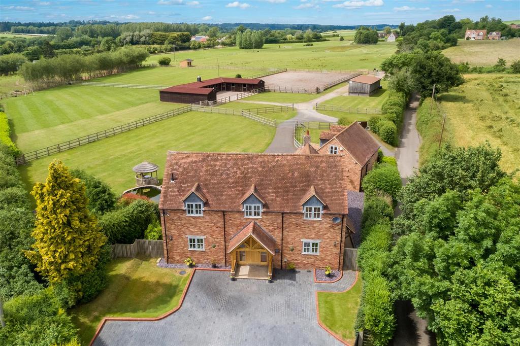 Church Lane, Wixford, Warwickshire 4 bed equestrian property £1,450,000
