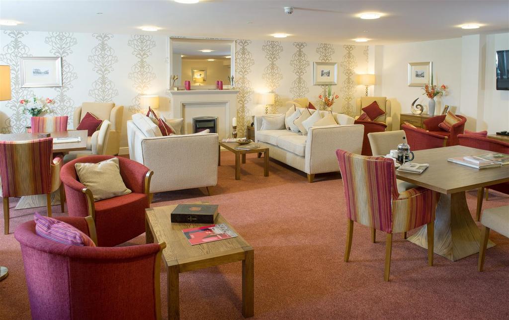 Communal Lounge 2.jpg