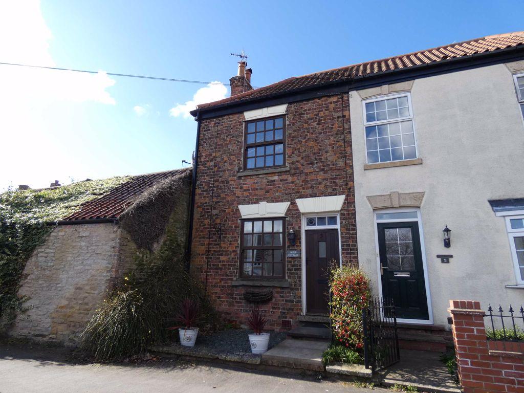 Main Street, Elloughton 2 bed cottage £650 pcm (£150 pw)