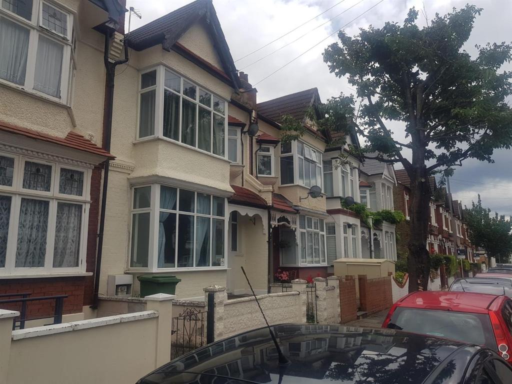 Edencourt Road, London 4 bed detached house £2,300 pcm (£531 pw)