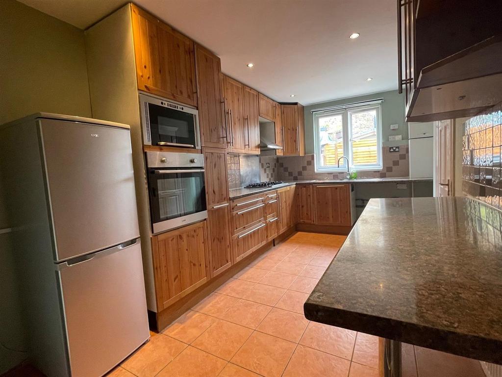 Alpha Road, London 4 bed house £2,000 pcm (£462 pw)