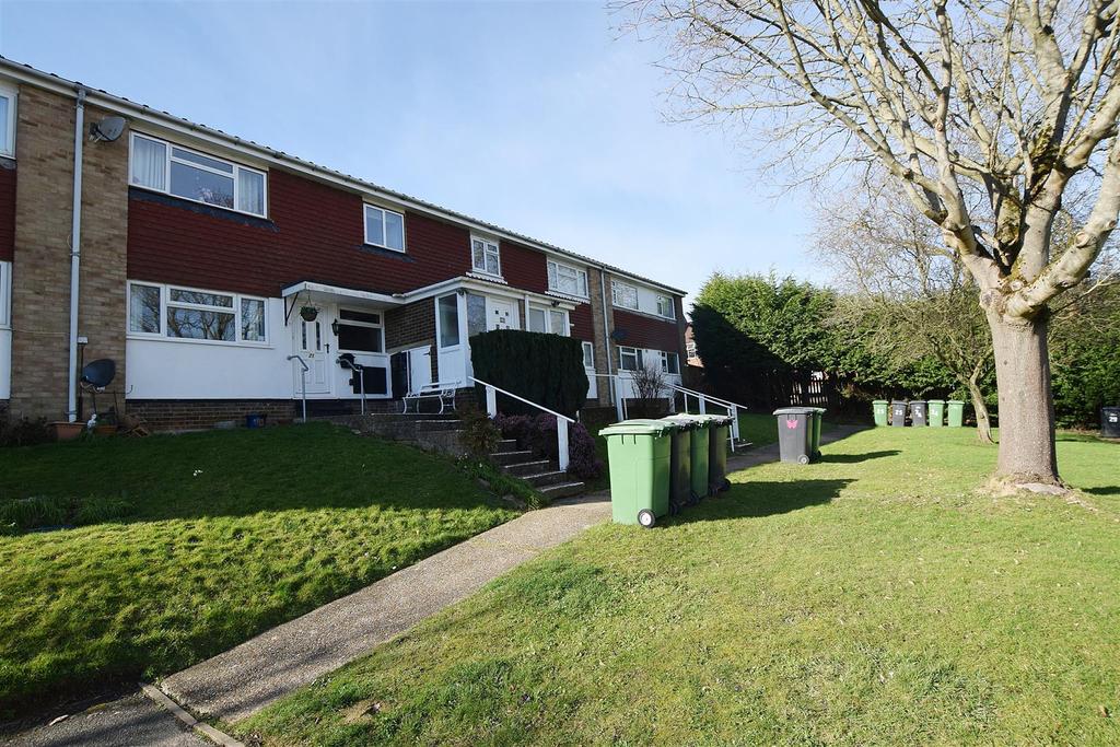 Senlac Way, St. LeonardsOnSea 2 bed apartment £900 pcm (£208 pw)