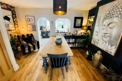51 Hanworth Road, Warwick, CV34 5DY