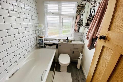 51 Hanworth Road, Warwick, CV34 5DY