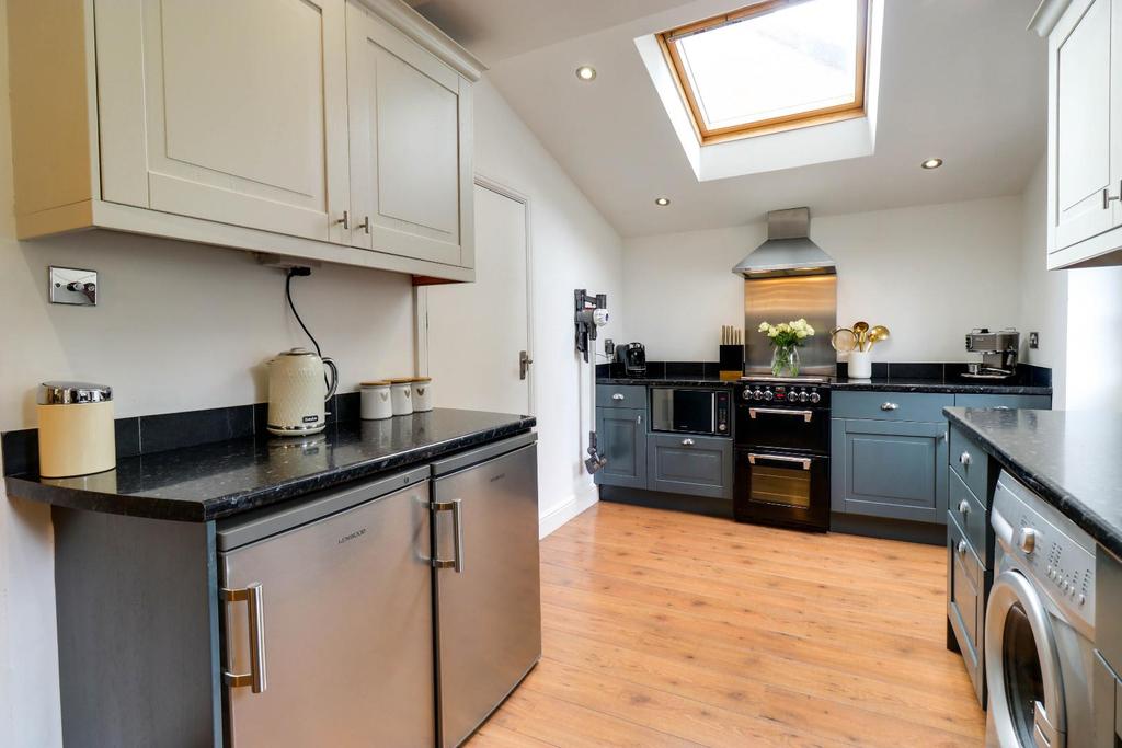 Dining kitchen