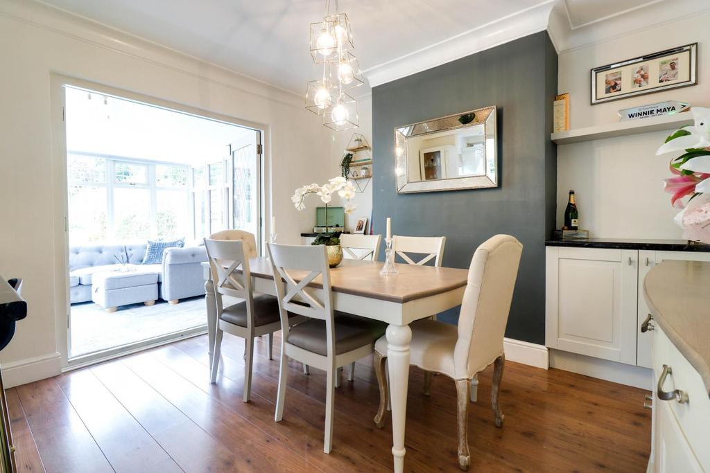 Dining kitchen