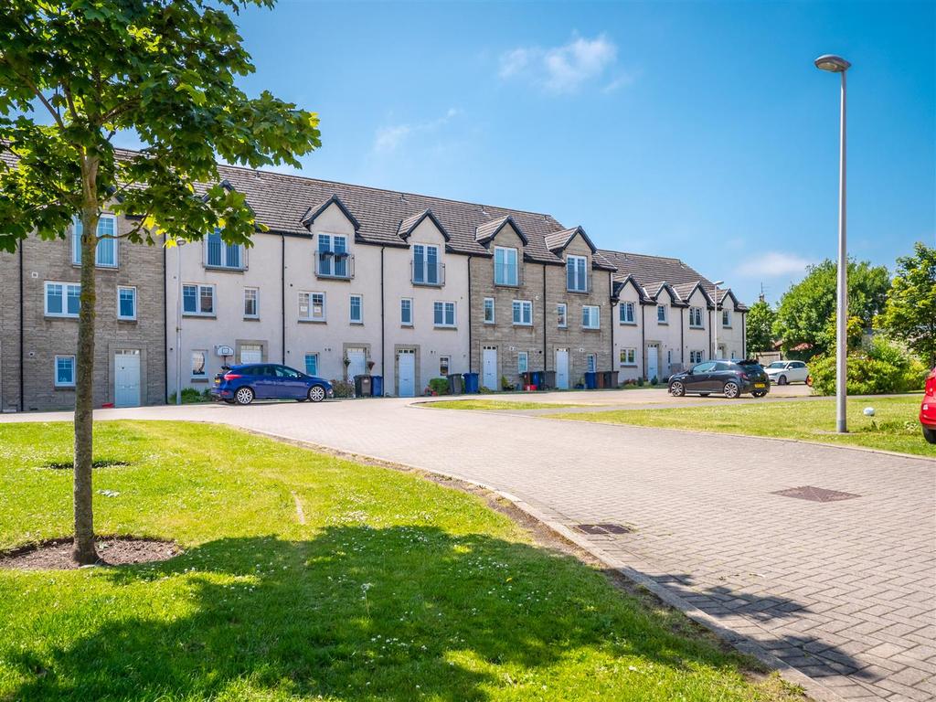 7 Durham Bank, Bonnyrigg, EH19 3BY 4 bed townhouse £255,000