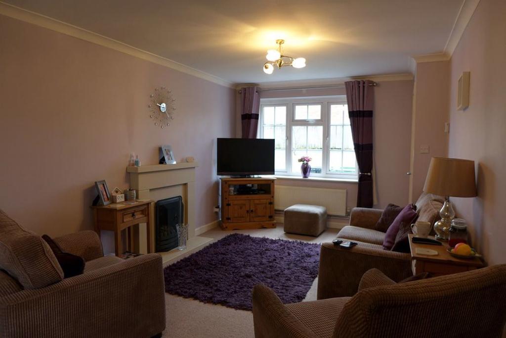 Brompton Drive, Brierley Hill 4 bed semidetached house £875 pcm (£