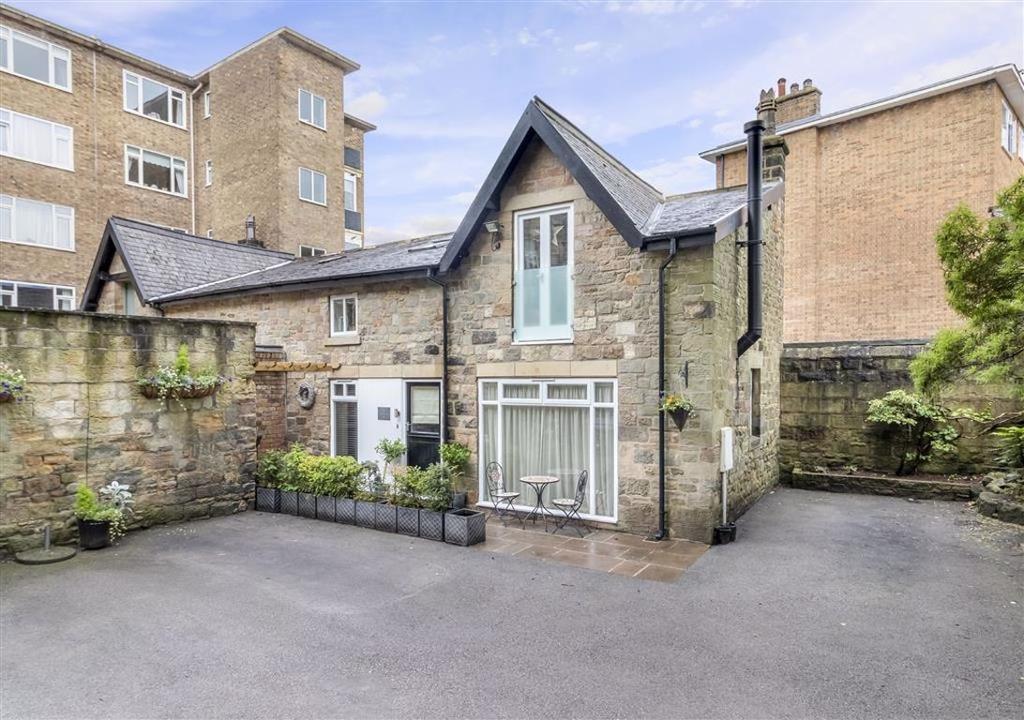 York Place, Harrogate, North Yorkshire 2 bed coach house for sale £