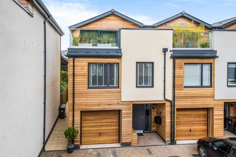 39 Baltic Way, Totnes, TQ9 5WY