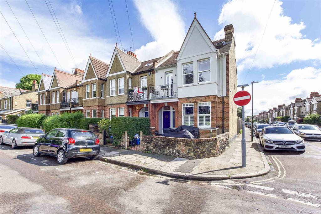 Moor Mead Road, St Margarets Village 2 bed £625,000