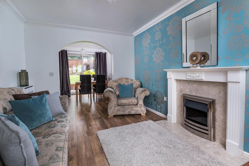 Helmsley Close, Upper Newbold, Chesterfield 3 bed detached house £299,950