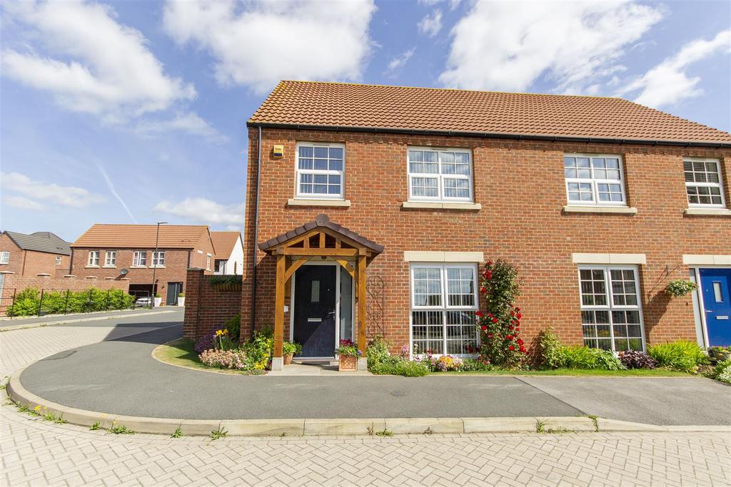 Orange Birch Close, Clowne, Chesterfield 3 bed semidetached house £