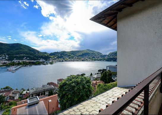 4 Bedroom villa with panoramic view on Lake Como