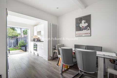 54 Senlac Road, London, SE12 9NB