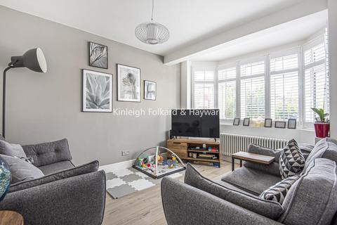 54 Senlac Road, London, SE12 9NB