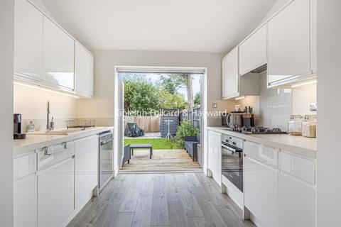 54 Senlac Road, London, SE12 9NB