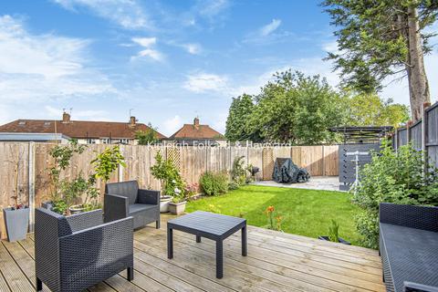 54 Senlac Road, London, SE12 9NB