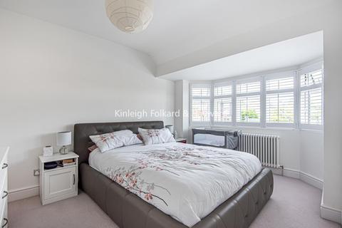 54 Senlac Road, London, SE12 9NB