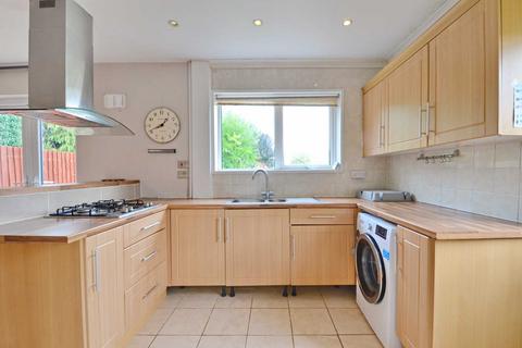 3 bedroom semi-detached house to rent, Eastlake Close, Horfield