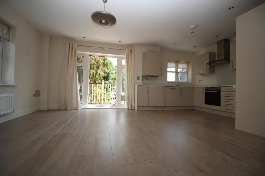 Carlton Place, Dedmere Road, Marlow, SL7 2 bed flat £1,475 pcm (£340 pw)