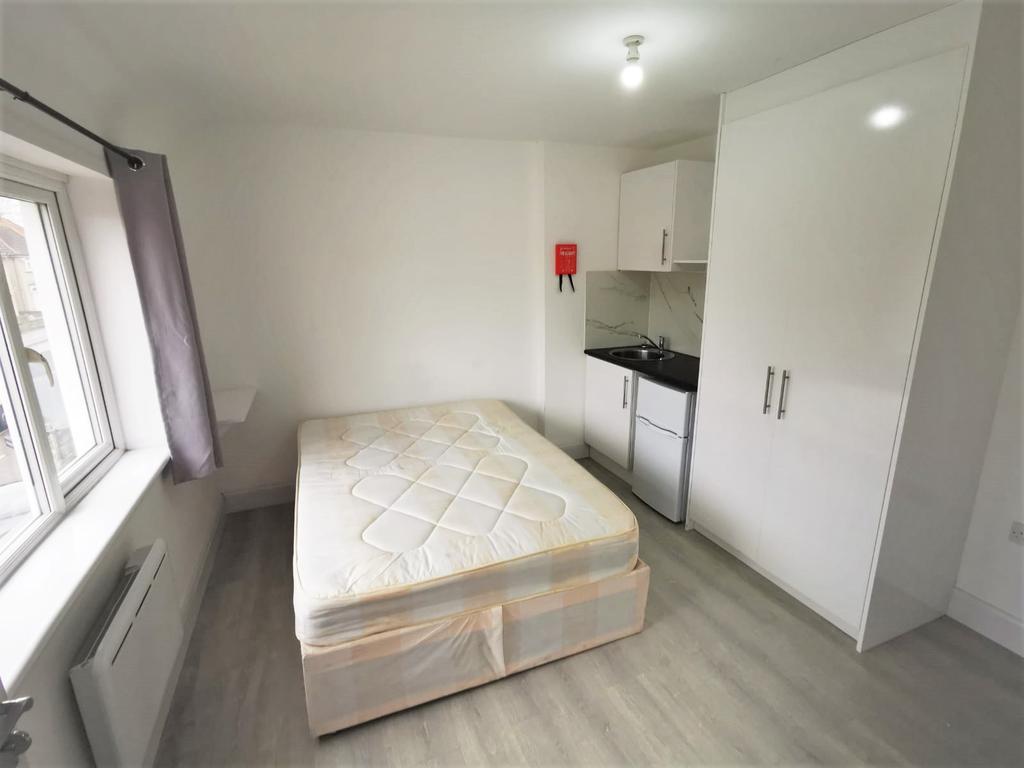 Feltham, TW13 Studio £675 pcm (£156 pw)