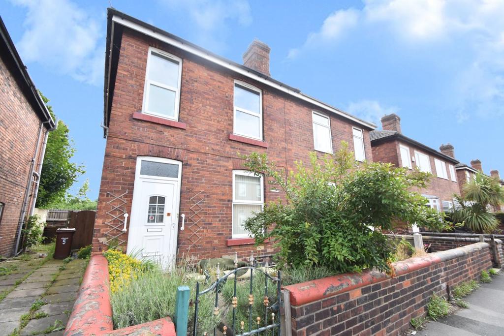 Queen Street, Castleford 3 bed semidetached house £650 pcm (£150 pw)