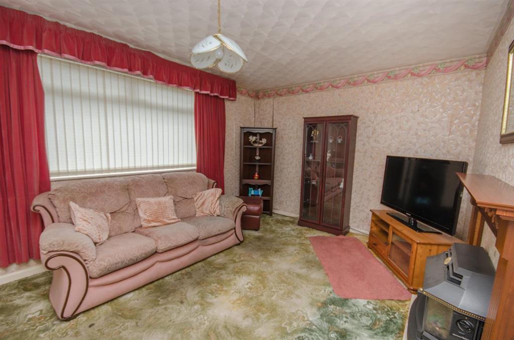 Long Road, Mangotsfield, Bristol, BS16 9HW 3 bed semidetached house