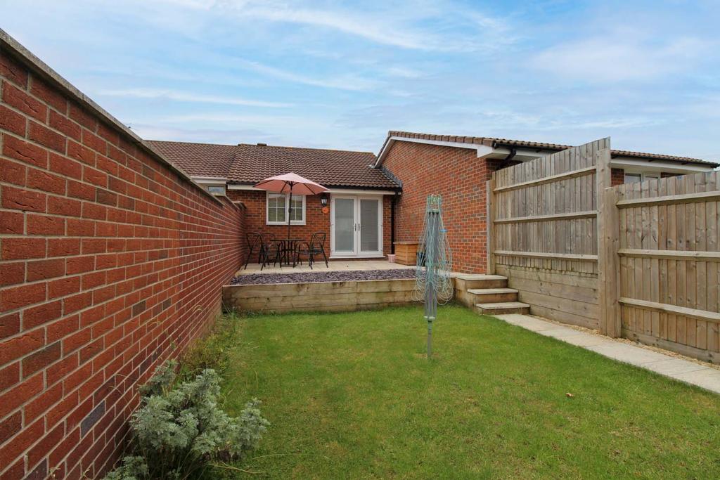 Field Farm Close, Stoke Gifford... 2 bed bungalow £275,000