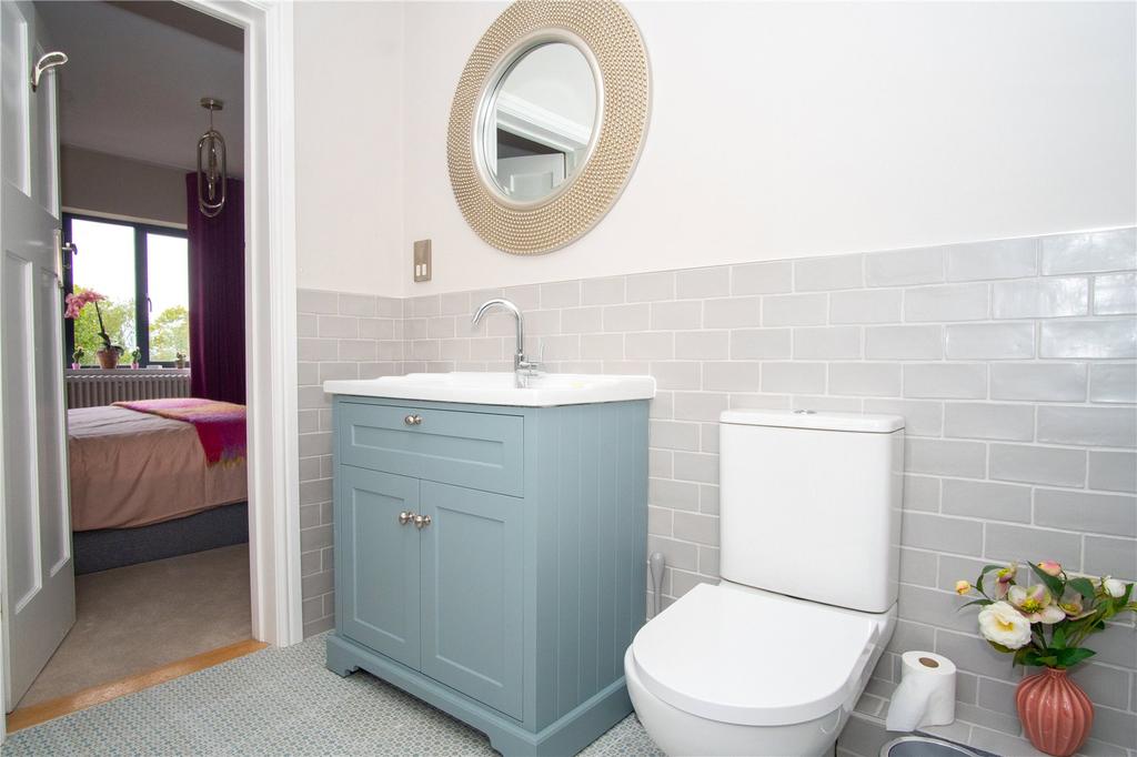 Master En-Suite