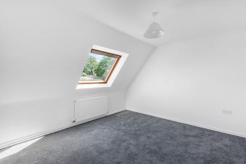 10 Arnolds Way, Cirencester, GL7 1TA