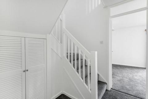 10 Arnolds Way, Cirencester, GL7 1TA