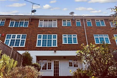 12 Badgers Walk, Whyteleafe, CR3 0AS