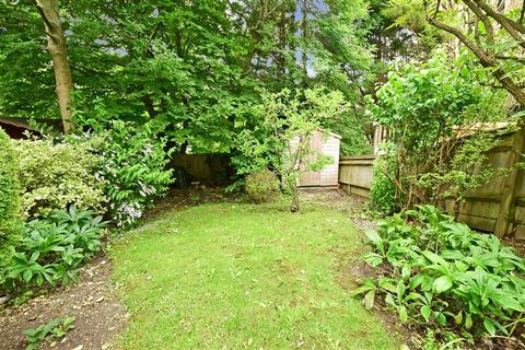 12 Badgers Walk, Whyteleafe, CR3 0AS
