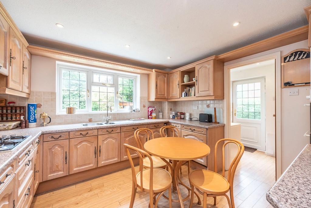 Ashlea Road, Chalfont St Peter, Gerrards Cross 4 bed detached house £