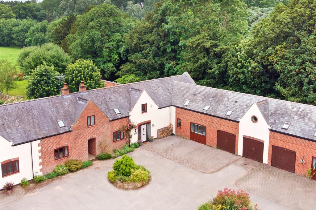 The Coach Houses, Thornton, Milton Keynes, Buckinghamshire, MK17 4 bed barn conversion £900,000