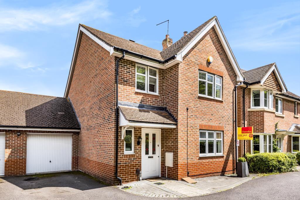 Fleet, Hampshire, GU51 4 bed detached house for sale £550,000