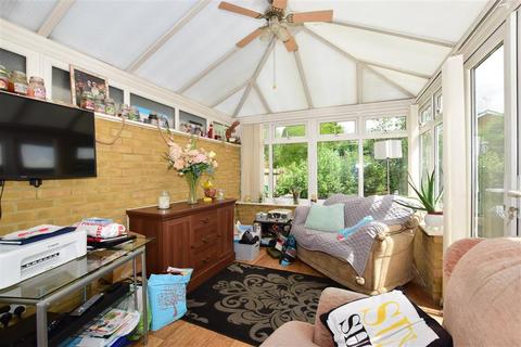 11 Chichester Close, Ashford, TN23 4QB