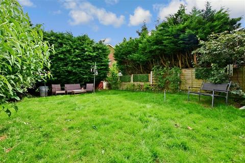 11 Chichester Close, Ashford, TN23 4QB