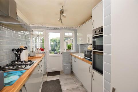 11 Chichester Close, Ashford, TN23 4QB