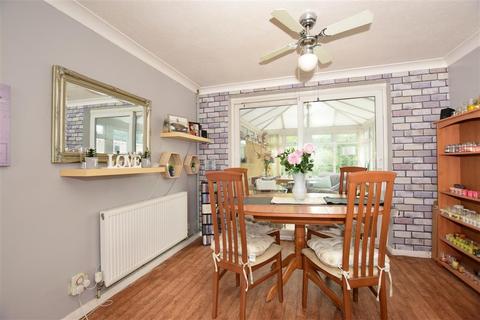 11 Chichester Close, Ashford, TN23 4QB