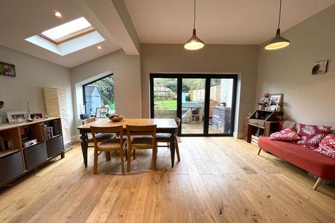 25 Cleanthus Road, London, SE18 3DE