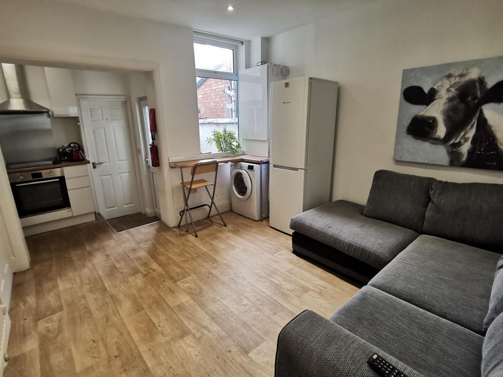 Stapleton Street, Salford, M6 7NR 4 bed terraced house £895 pcm (£207 pw)