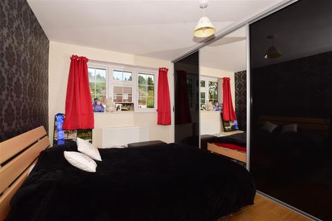 48 Green Curve, Banstead, SM7 1NY