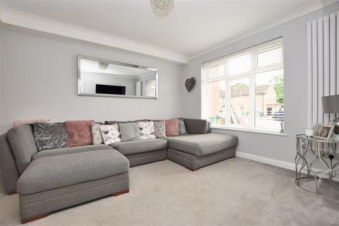 23 Hatch Gardens, Tadworth, KT20 5LE