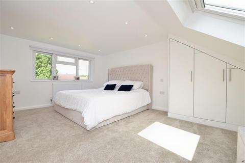 23 Hatch Gardens, Tadworth, KT20 5LE