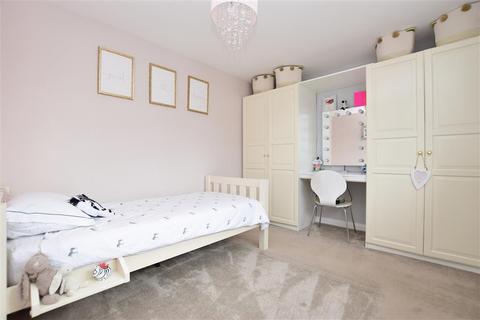23 Hatch Gardens, Tadworth, KT20 5LE
