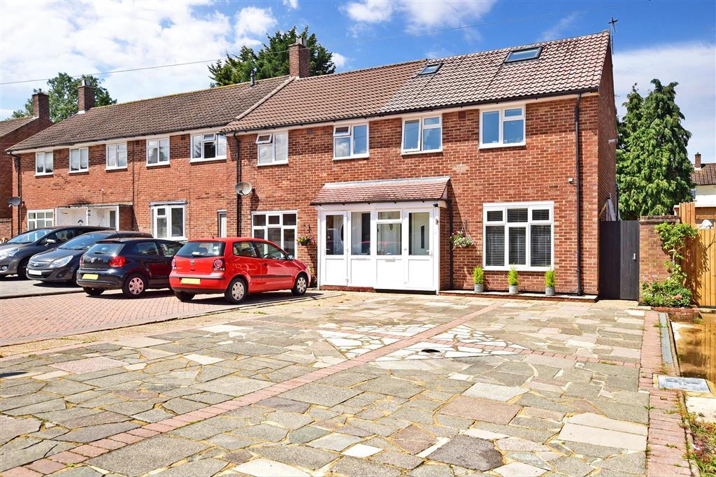 Hatch Gardens, Tadworth, Surrey 3 bed end of terrace house £475,000