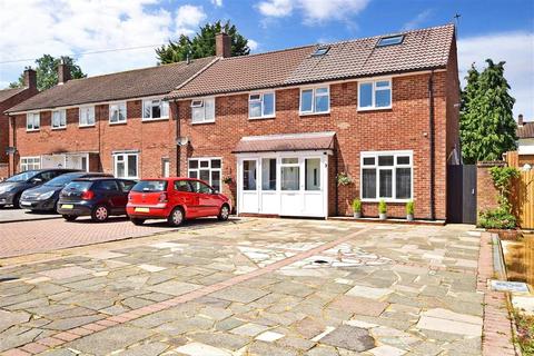 23 Hatch Gardens, Tadworth, KT20 5LE