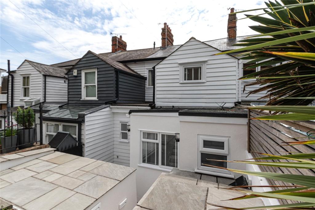 Leigh Hill, LeighonSea, SS9 2 bed terraced house £2,250 pcm (£519 pw)